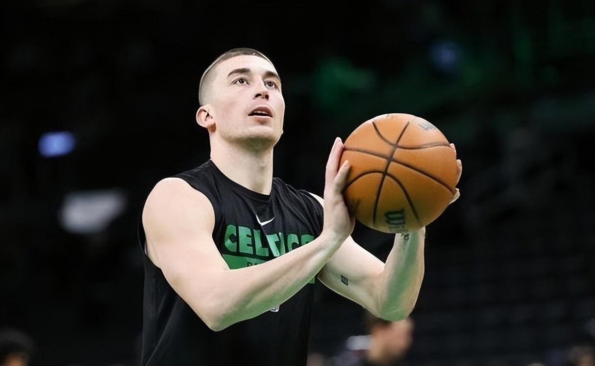 包含活塞队主帅签下新合同球队未来充满期待的词条