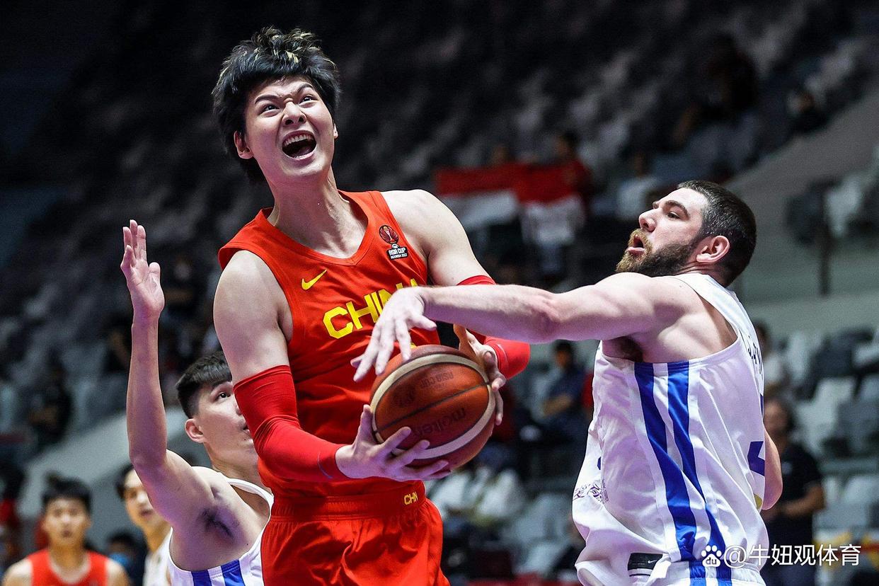 包含篮球世界杯热门球队晋级，赛事悬念再现的词条