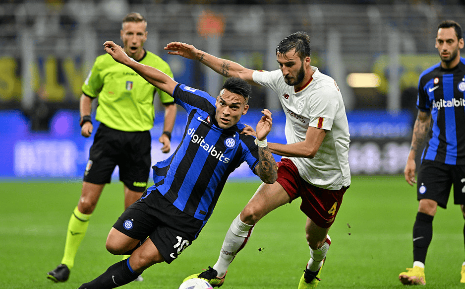 南安普顿备战英格兰足球比赛的交锋策略(英国南安普顿足球队)